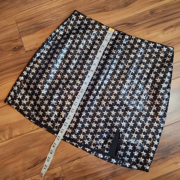 Altar'd State Star Sequin Mini Skirt Size L - Picture 8 of 9